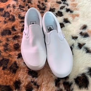 Women’s white vans slip on sneakers